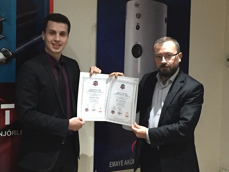 Soldan sağa: Ekin Endüstriyel Halkla İlişkiler Yöneticisi Erdem Özkan ve İnterSismik Belgelendirme Kuruluşu Yöneticisi Hasan Şahab Soldan sağa: Ekin Endüstriyel Halkla İlişkiler Yöneticisi Erdem Özkan ve İnterSismik Belgelendirme Kuruluşu Yöneticisi Hasan Şahab