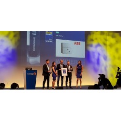 ABB’nin 185 kW aktif güç sağlayan yeni PVS-175-TL dizi inverteri, endüstri uzmanları tarafından 2018 Intersolar Ödülleri’nde en yenilikçi Solar inverter ödülünü aldı. ABB’nin 185 kW aktif güç sağlayan yeni PVS-175-TL dizi inverteri, endüstri uzmanları tarafından 2018 Intersolar Ödülleri’nde en yenilikçi Solar inverter ödülünü aldı.