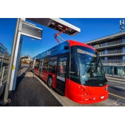 BERNMOBIL ulaşım ağının 17 numaralı hattındaki otobüsler de yalnızca elektrikle çalışacak şekilde bir ABB OppCharge sistemi kullanıyor. BERNMOBIL ulaşım ağının 17 numaralı hattındaki otobüsler de yalnızca elektrikle çalışacak şekilde bir ABB OppCharge sistemi kullanıyor.
