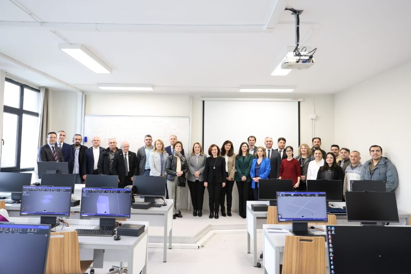 Yıldız Teknik Üniversitesi’nde Makine Mühendisliği Fakültesi’nde kurulan 70 bilgisayarlı Bedi Korun Laboratuvarı